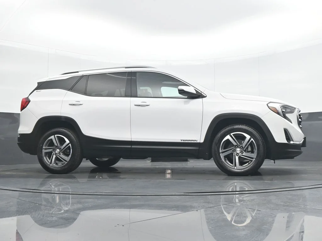 Used 2021 White GMC SLT image 31