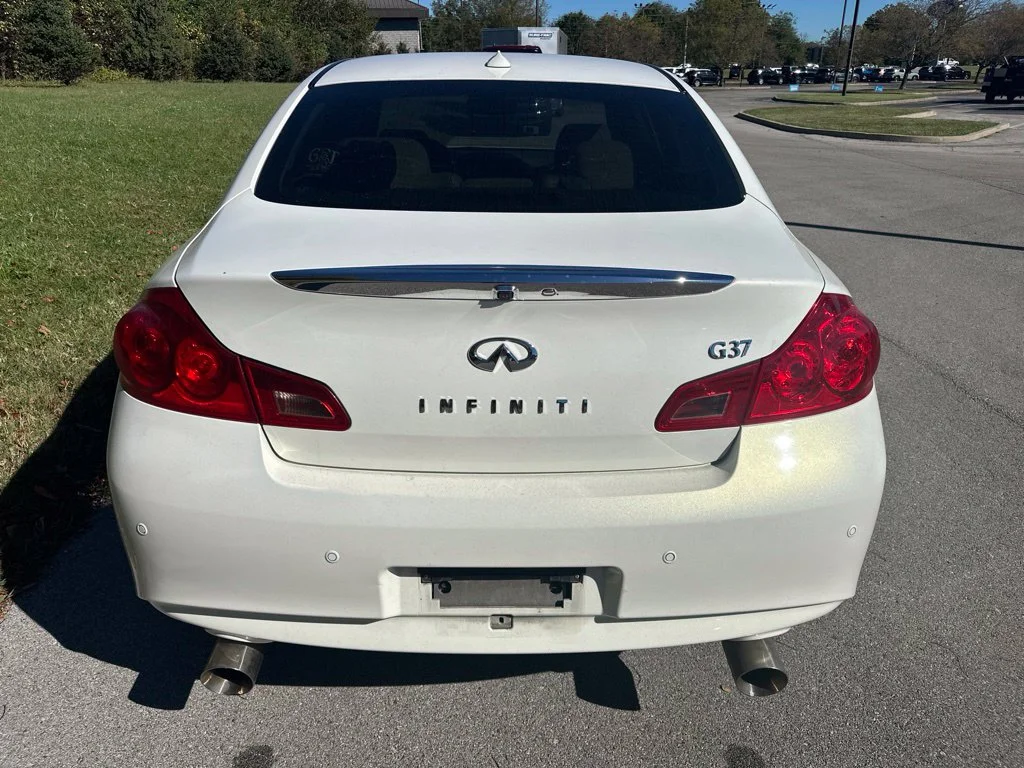 Used 2010 Moonlight White INFINITI Journey image 10
