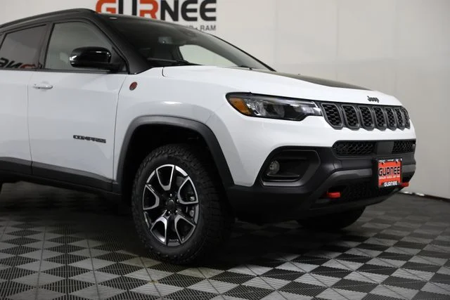New 2026 Bright White Clear-Coat Exterior Paint Jeep Trailhawk image 28