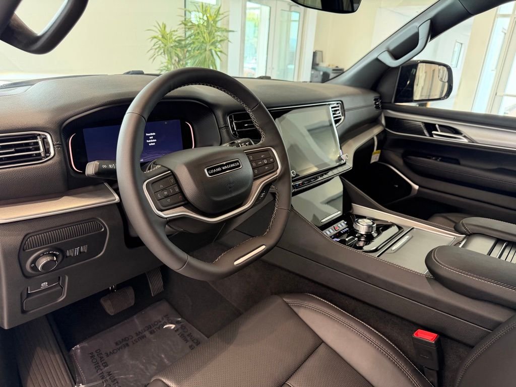 New 2026 Silver-Zynith Exterior Paint Jeep Limited Altitude image 19
