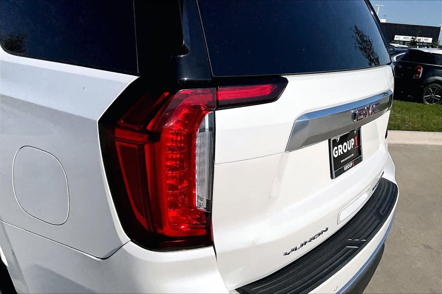 Used 2021 White Frost Tricoat GMC Denali image 28