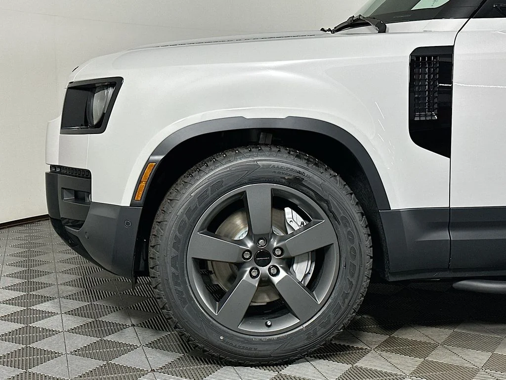 New 2026 Borasco Gray Metallic Land Rover S image 9