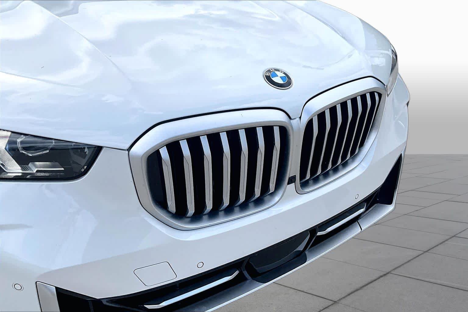 Used 2026 Mineral White Metallic BMW xDrive40i image 43