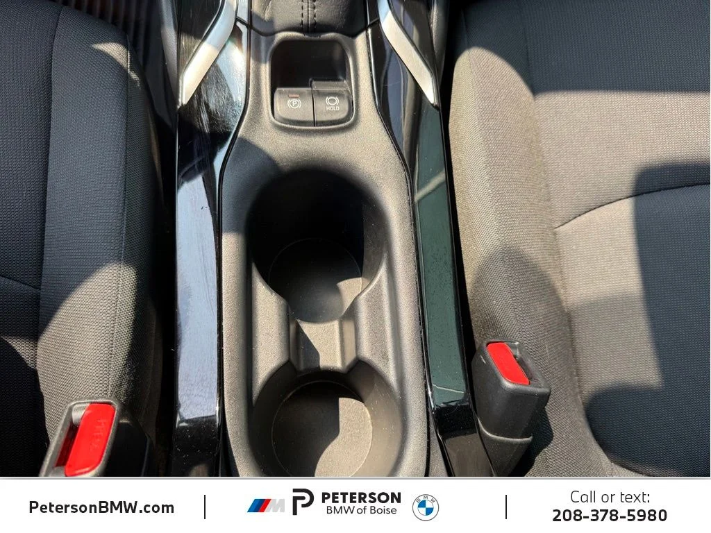 Used 2021  Toyota LE image 21
