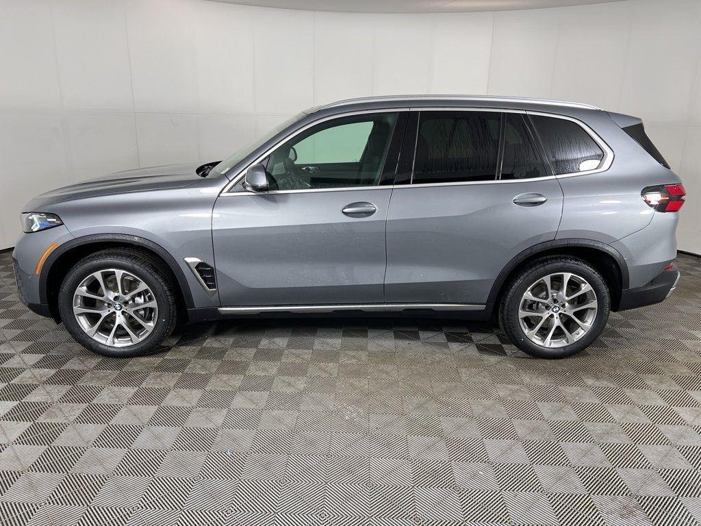 New 2026 Skyscraper Grey Metallic BMW xDrive40i image 4