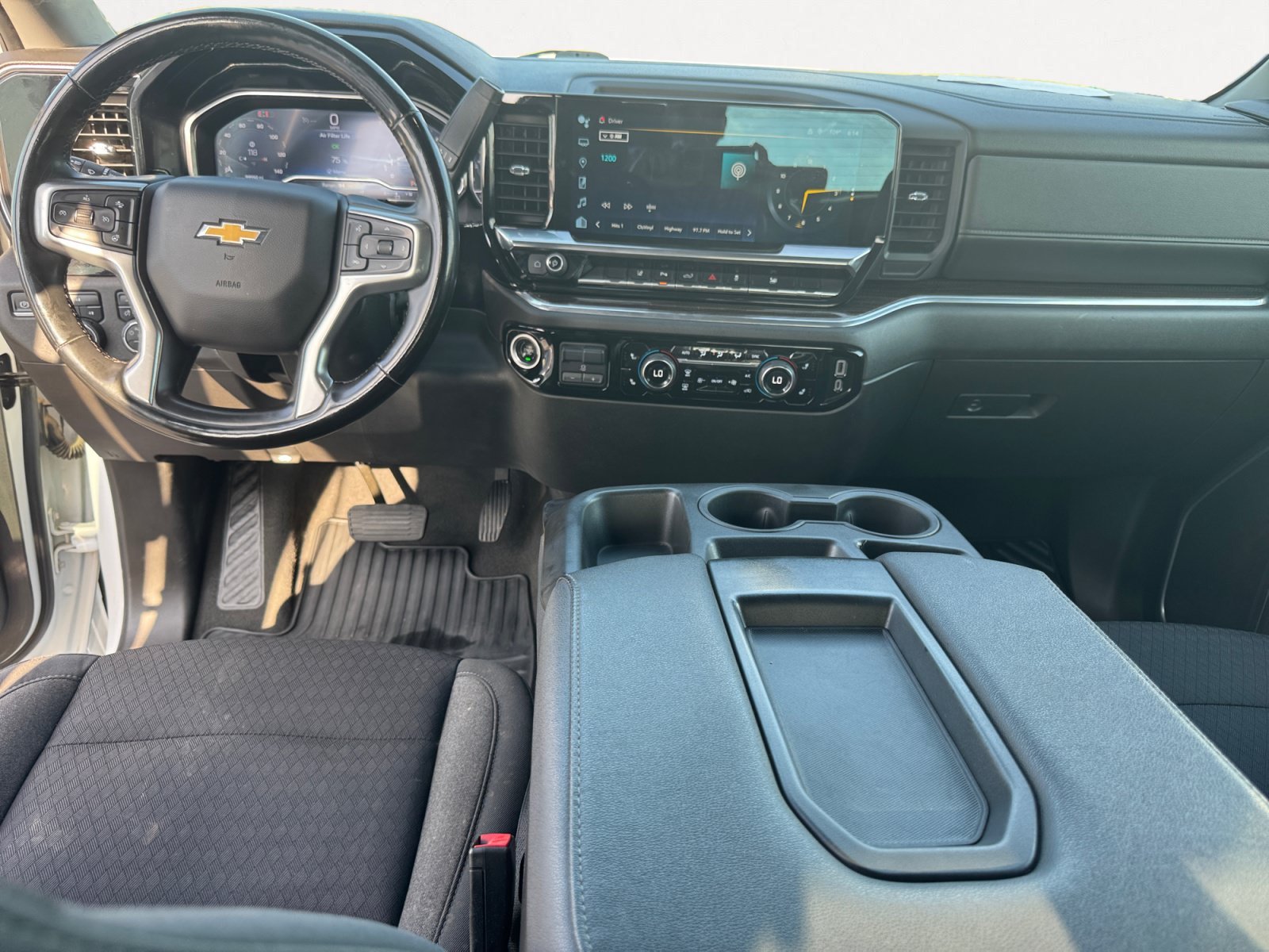 Used 2024 Summit White Chevrolet LT image 3