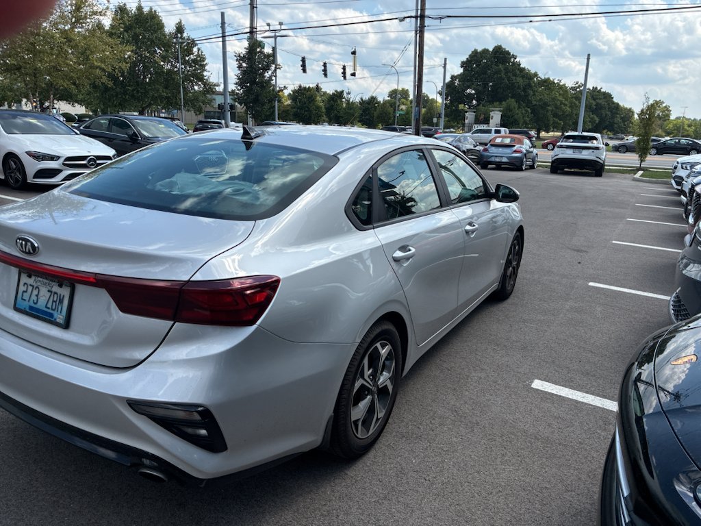 Used 2019 Silky Silver Kia LXS image 4