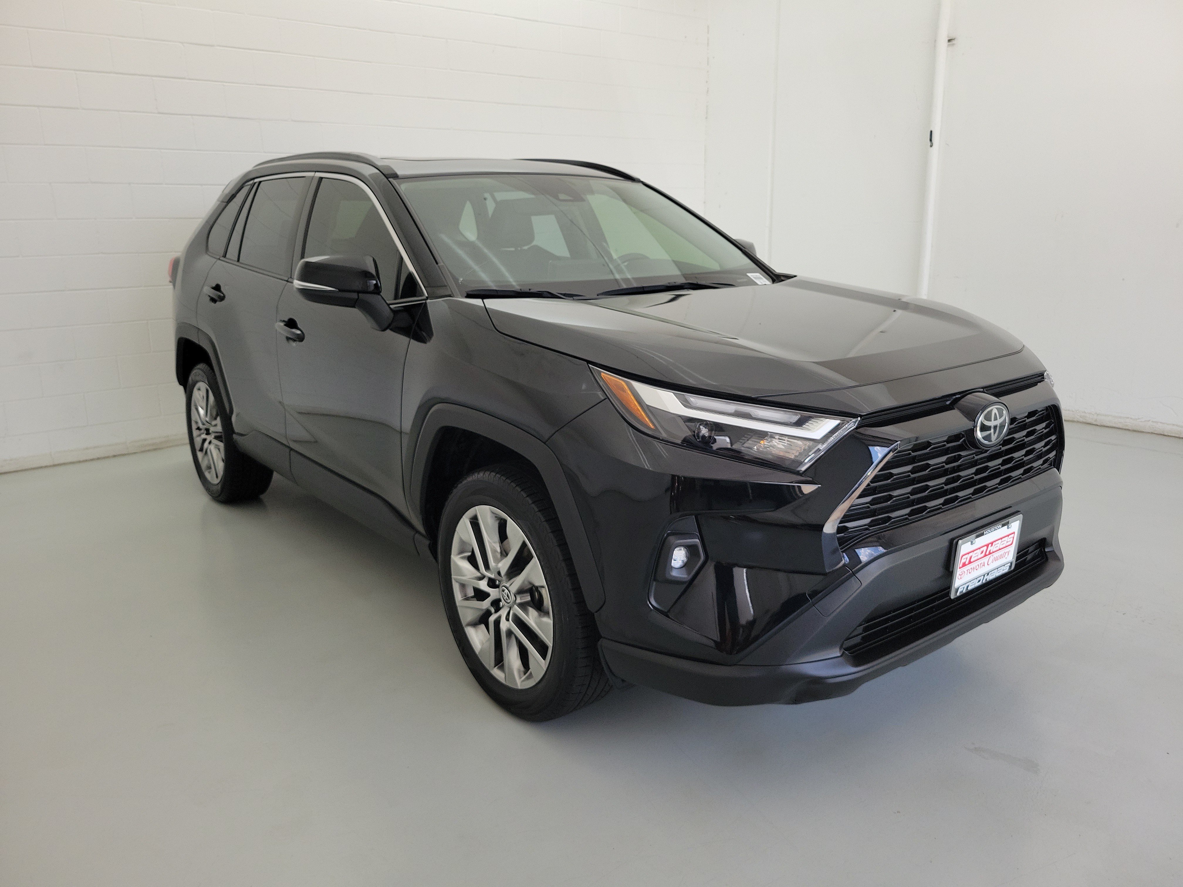 Used 2024 Midnight Black Metallic Toyota XLE Premium image 4