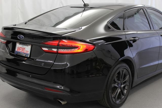 Used 2018 Shadow Black Ford SE image 9