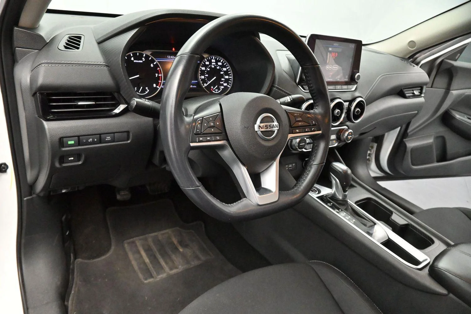 Used 2021 Aspen White Tricoat Nissan SV image 14