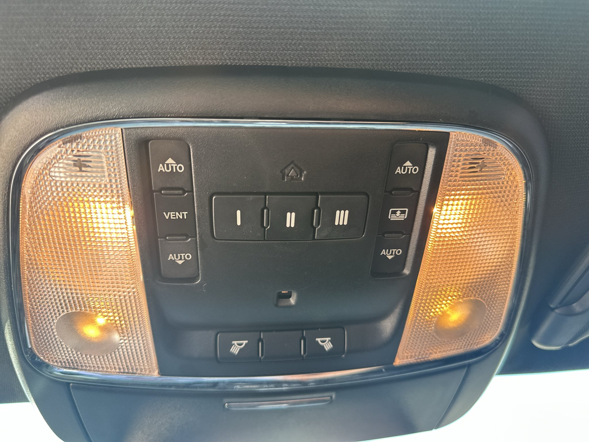 Used 2016 Jazz Blue Pearlcoat Chrysler Base image 25