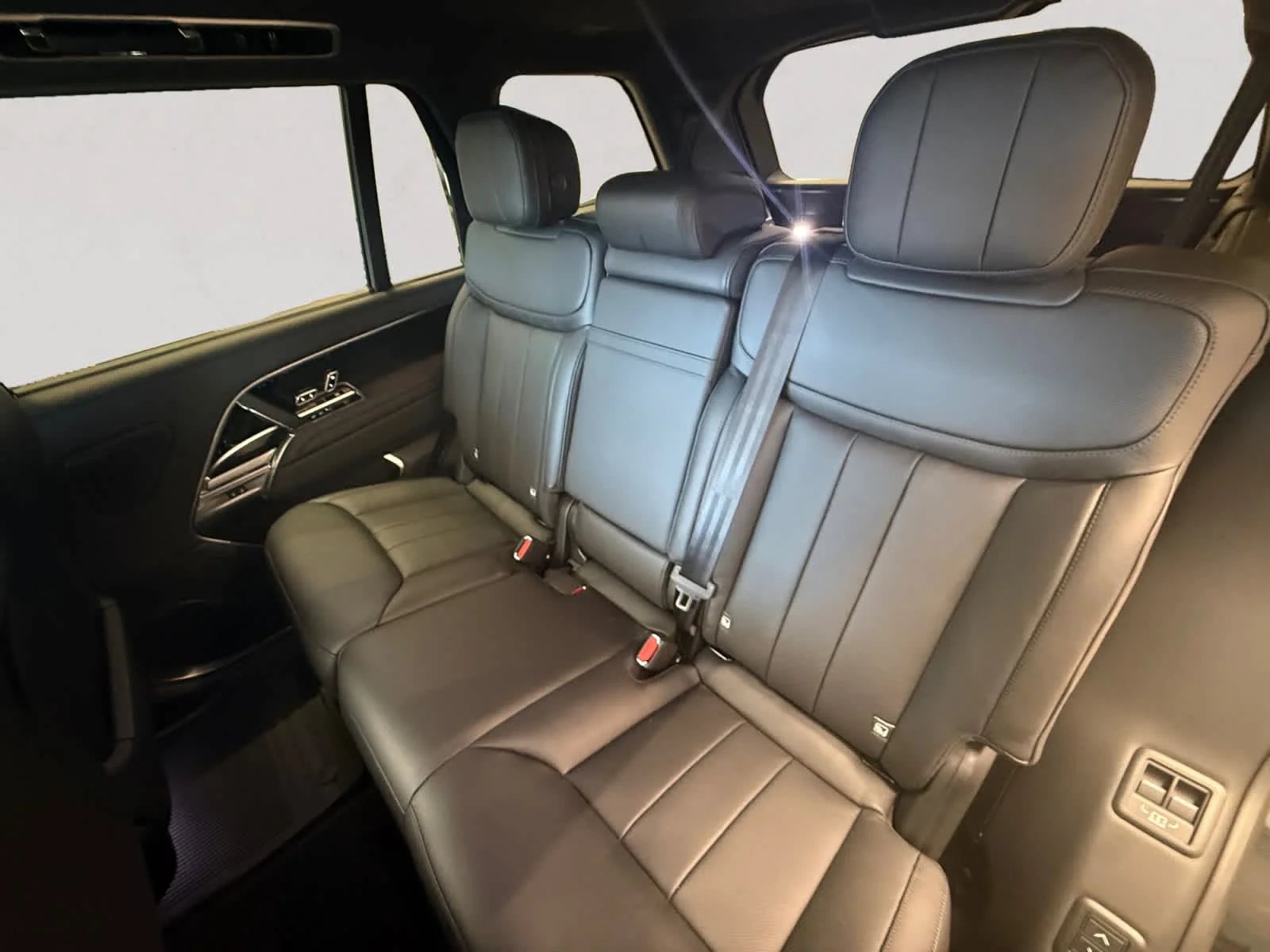 New 2026 Santorini Black Land Rover P530 LWB 7 Seat image 12