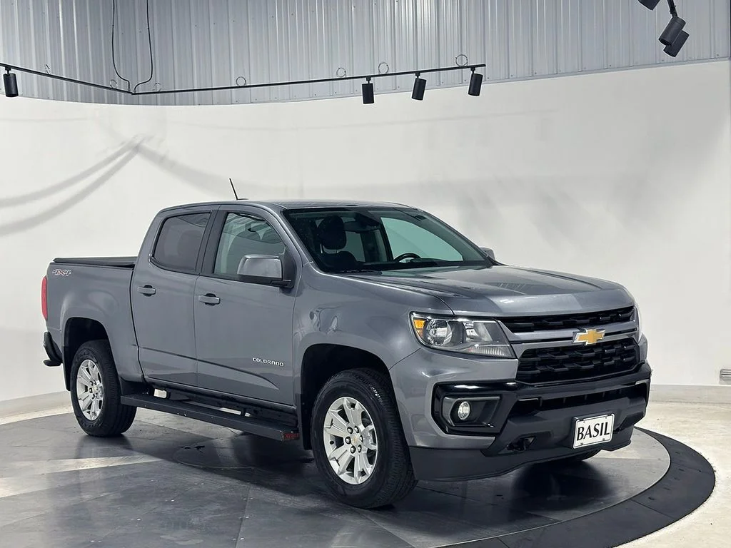 Used 2021 Gray Chevrolet LT image 33