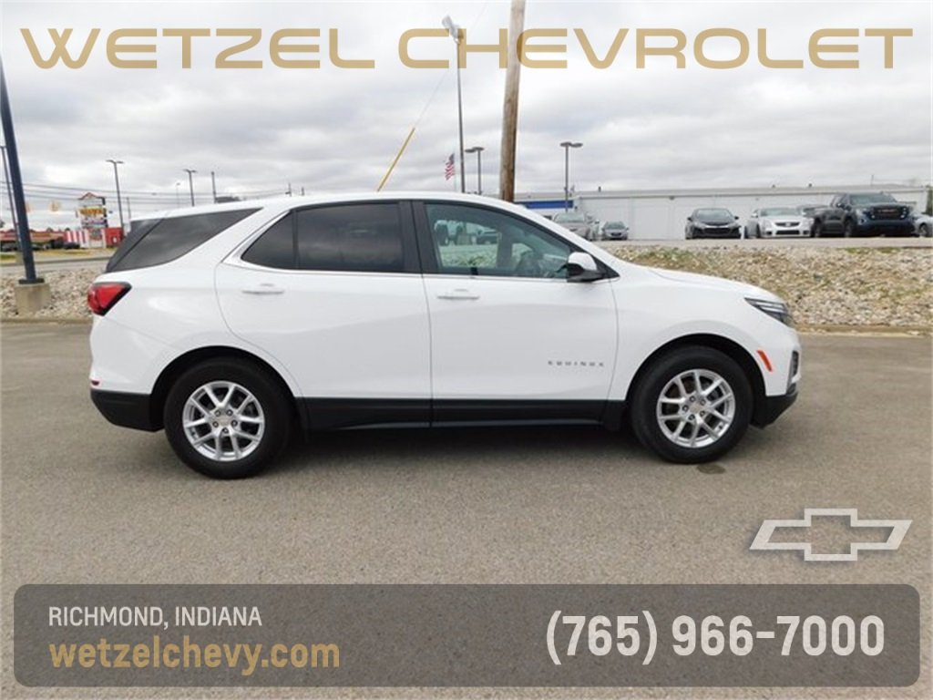 2024 Chevrolet Equinox LT photo 2
