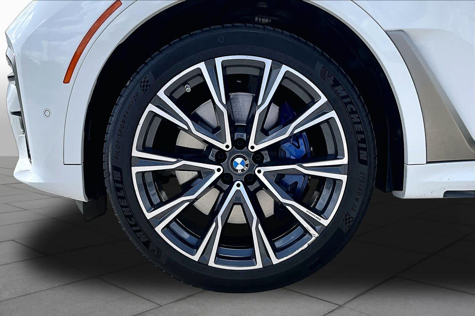 Used 2022 Alpine White BMW M50i image 10