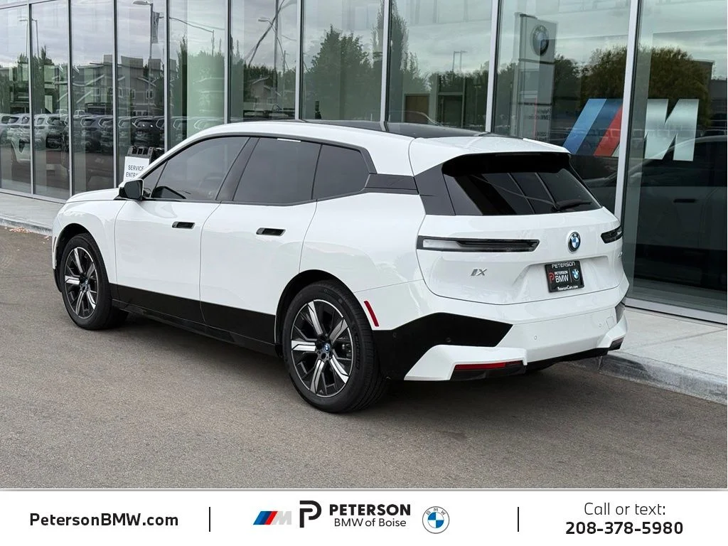 Used 2023 White BMW xDrive50 image 3