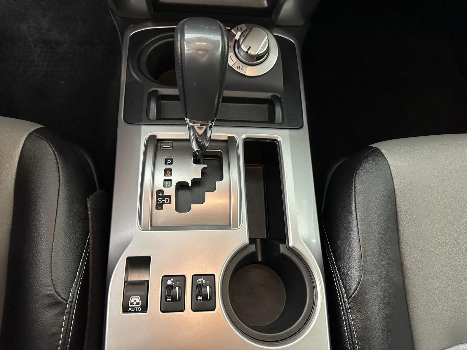 Used 2018 Midnight Black Metallic Toyota SR5 Premium image 4