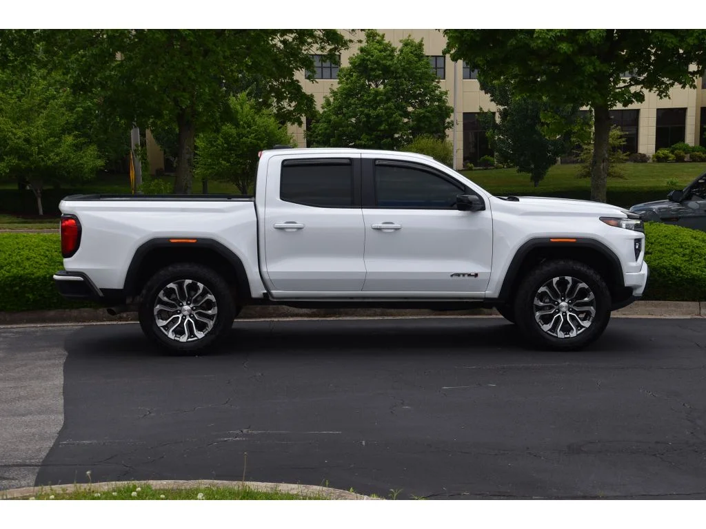 Used 2024 Summit White GMC 4WD AT4 image 3