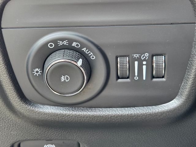 Used 2025 Silver Jeep Limited image 28