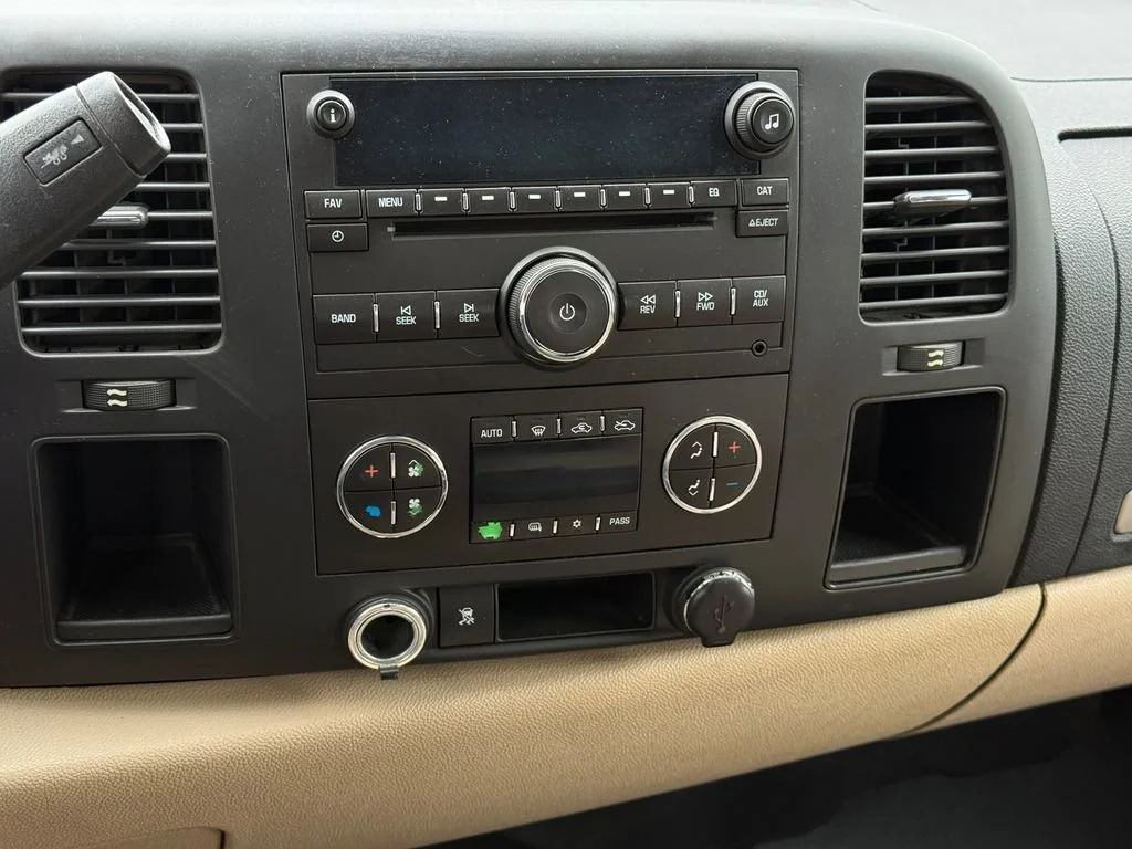 Used 2011 SUMMIT WHITE Chevrolet LT image 15