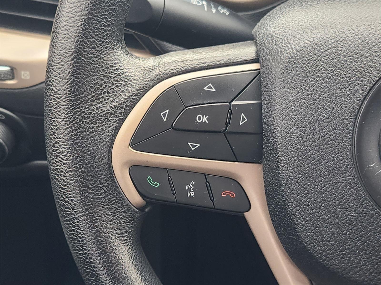 Used 2015 Bright White Clearcoat Jeep Sport image 28