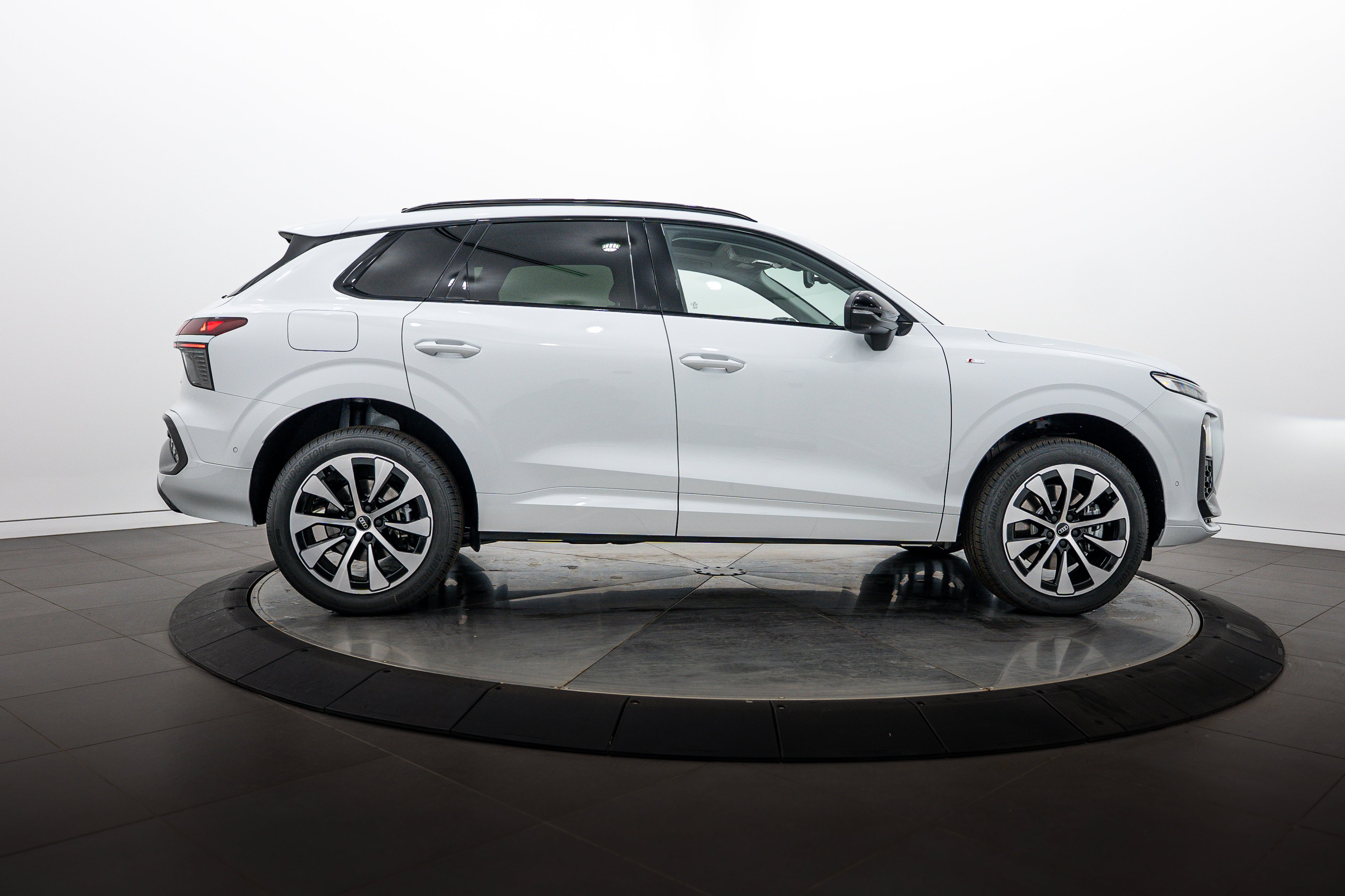 New 2026 Glacier White Audi S line image 3
