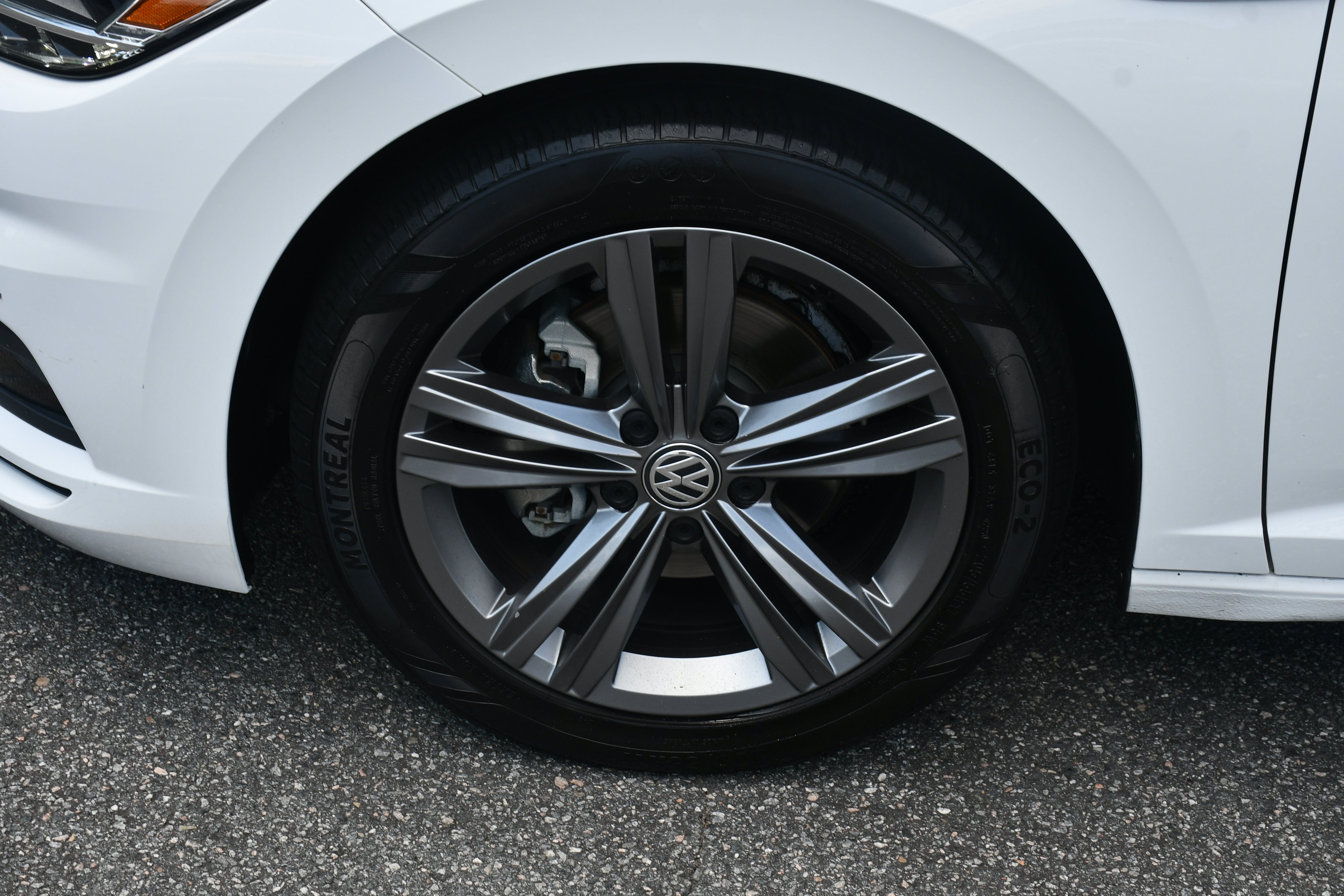 Used 2021  Volkswagen R-Line image 22