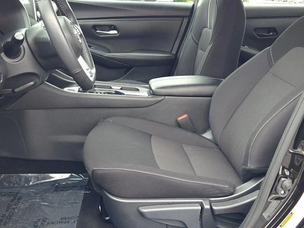 Used 2025 Super Black Nissan SV image 18
