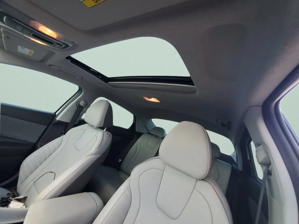 Used 2021 White Hyundai Limited image 17