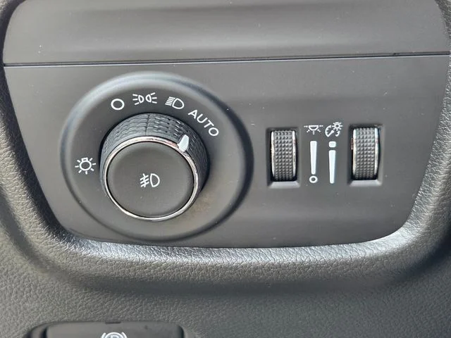 Used 2025 Silver Jeep Limited image 28