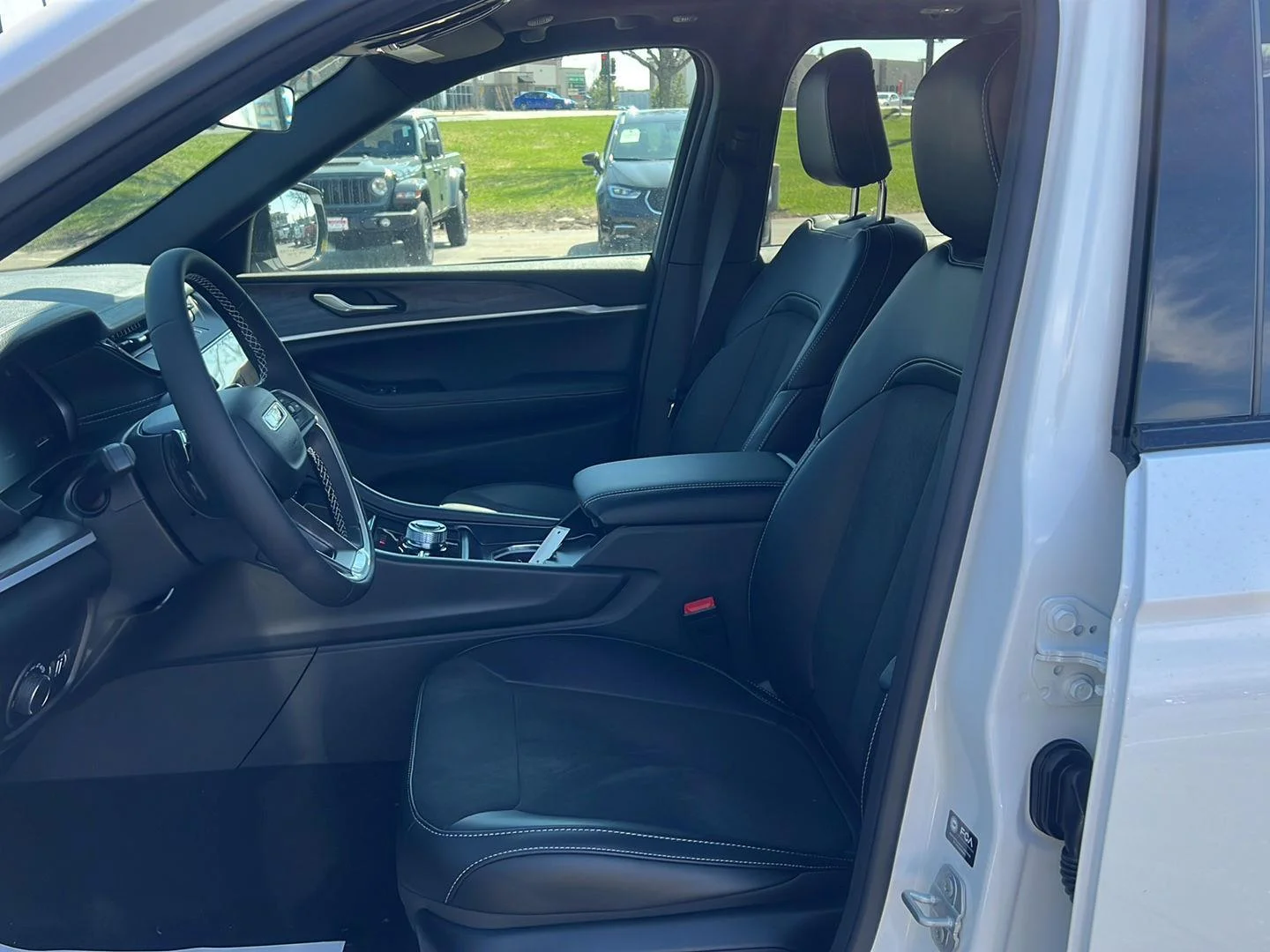 New 2026 Bright White Clearcoat Jeep Laredo Altitude image 10