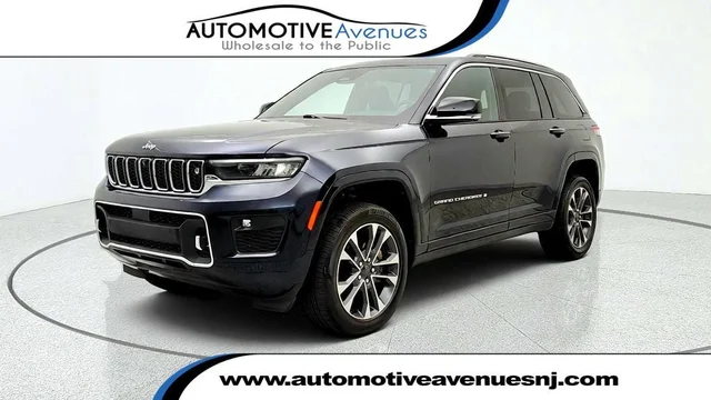 2023 Jeep Grand Cherokee Overland 4x4 w/ Luxury Tech & Advanced ProTech Groups
