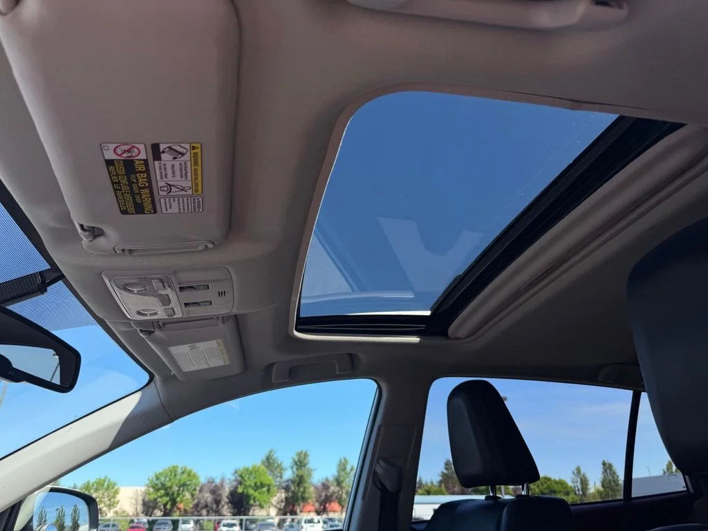 Used 2013 Blizzard Pearl Toyota Limited image 16
