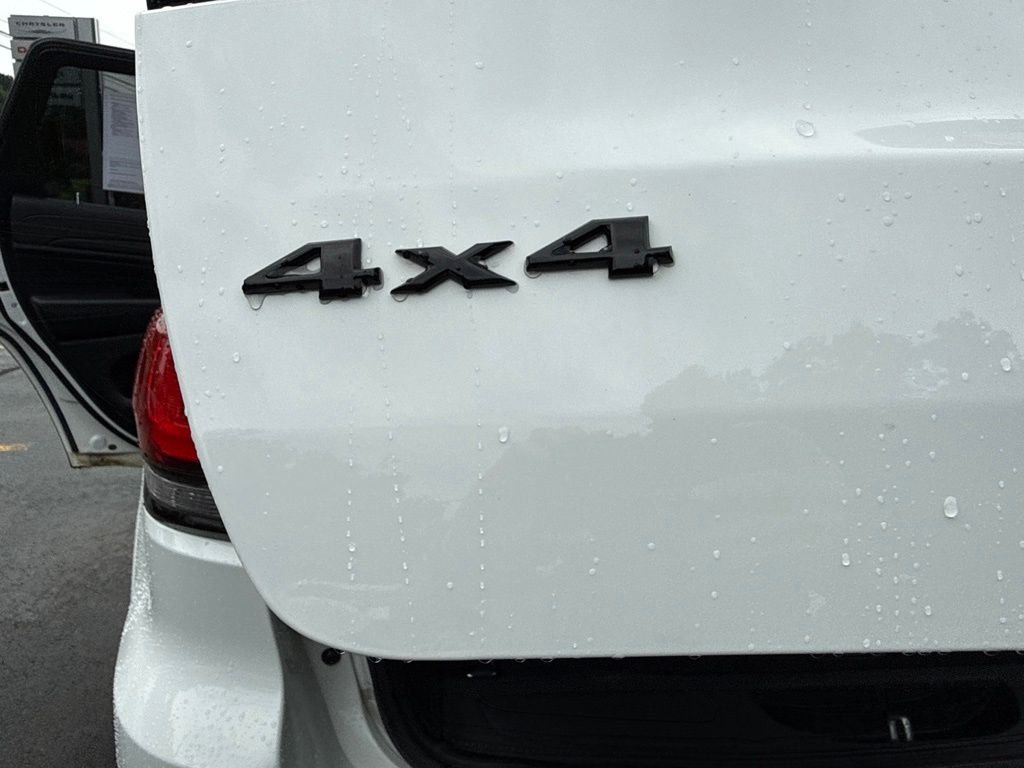 Used 2021 White Jeep Laredo X image 16