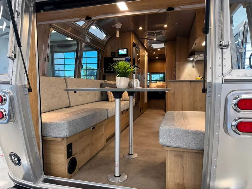 New 2027 SILVER AIRSTREAM  image 7