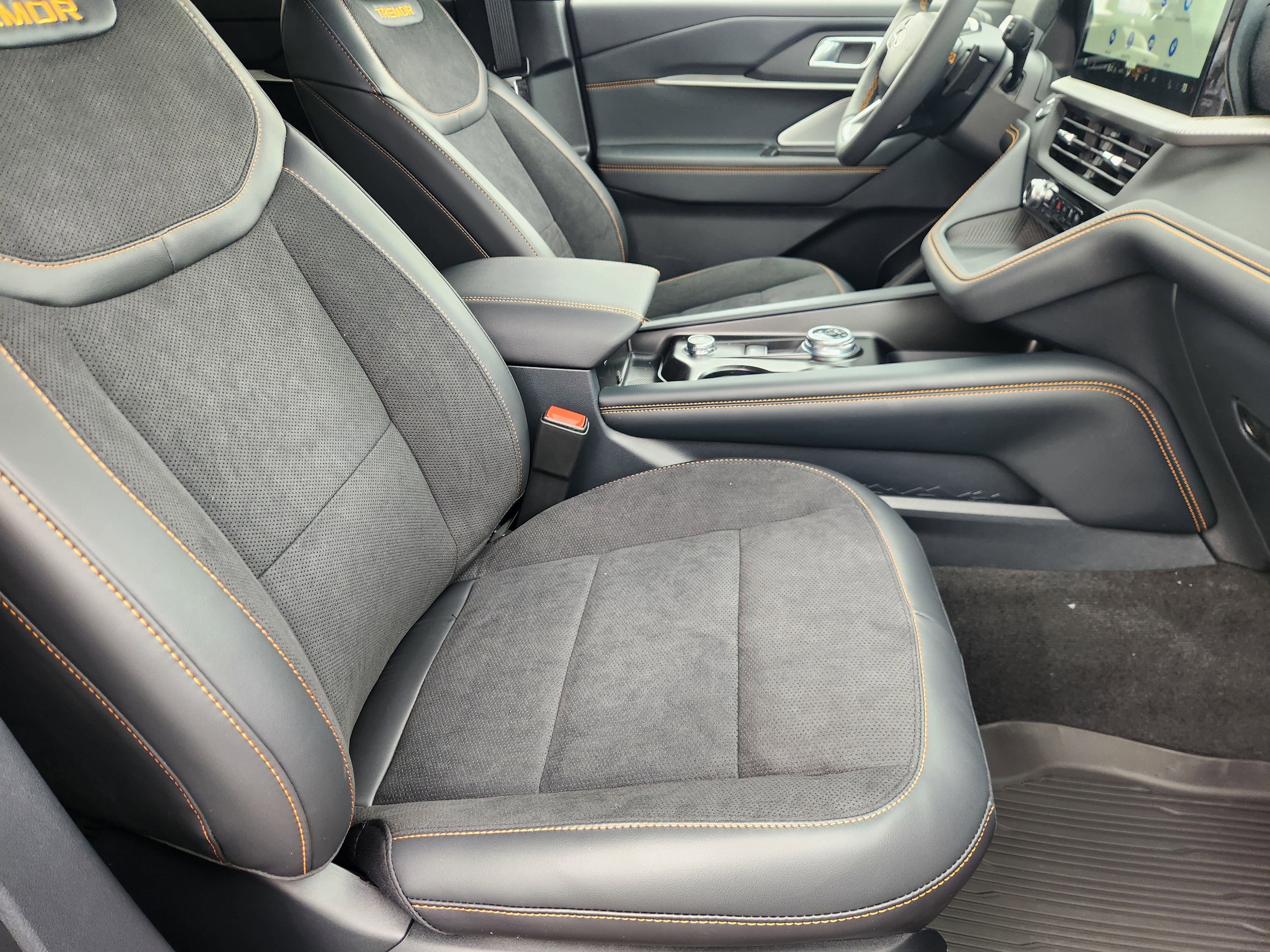 New 2026 Carbonized Gray Metallic Ford Tremor image 9