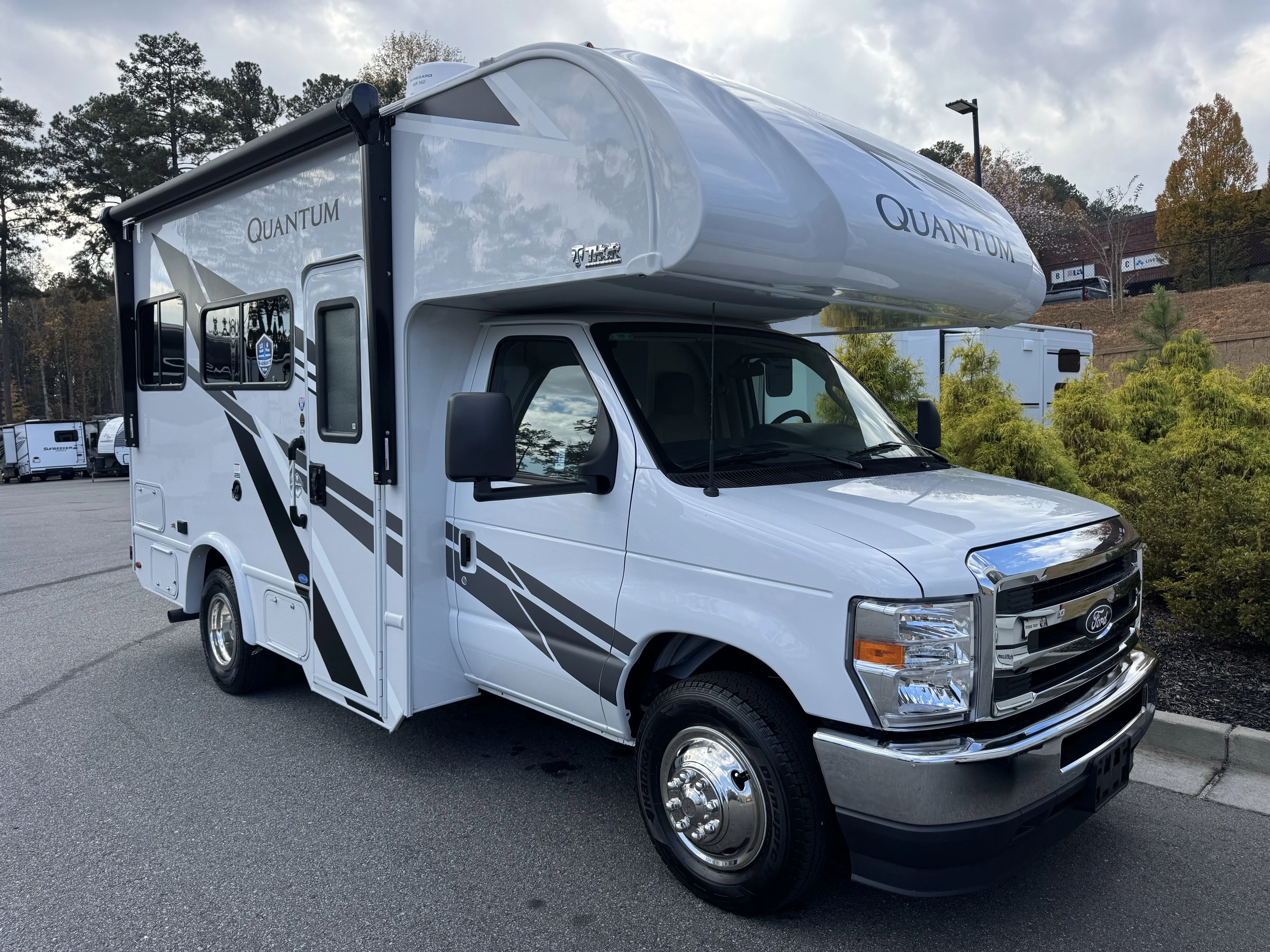 2026 Ford E-Series SRW E-350 Super Duty 138 in WB's photo