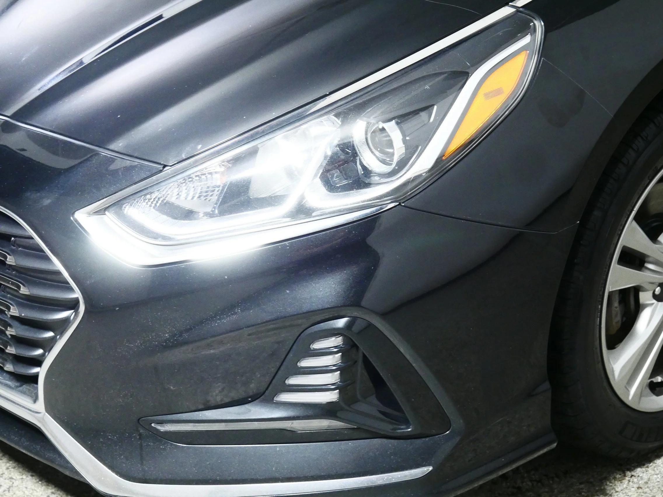 Used 2018 Phantom Black Hyundai SEL image 16