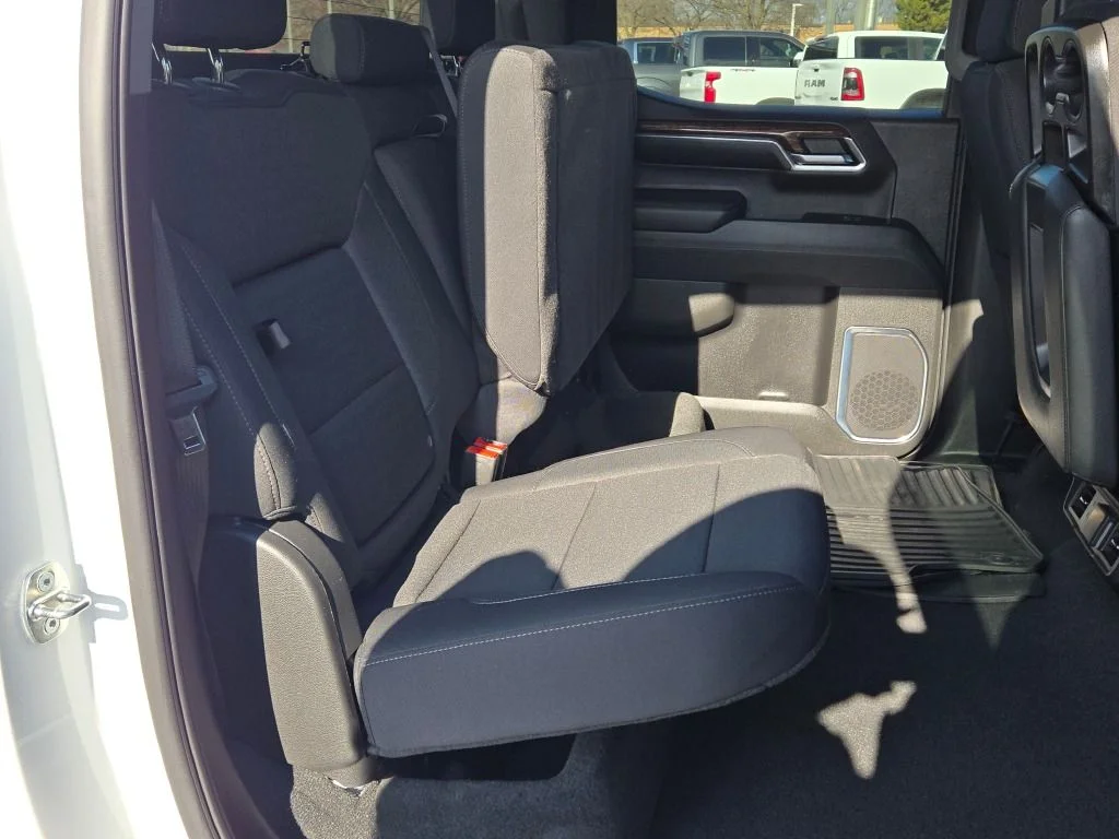 Used 2024 White GMC Elevation image 9