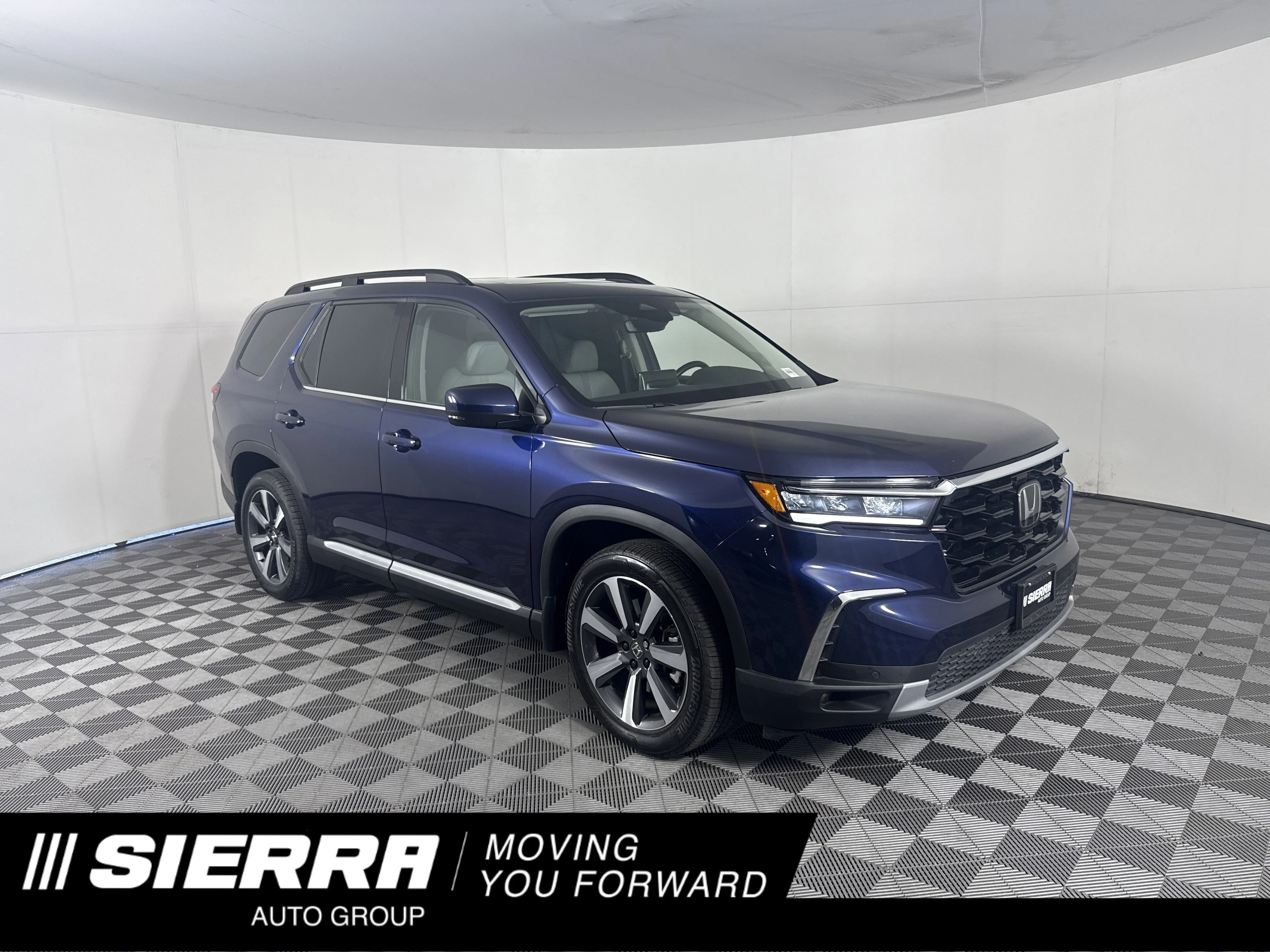 2023 Honda Pilot Touring AWD's photo