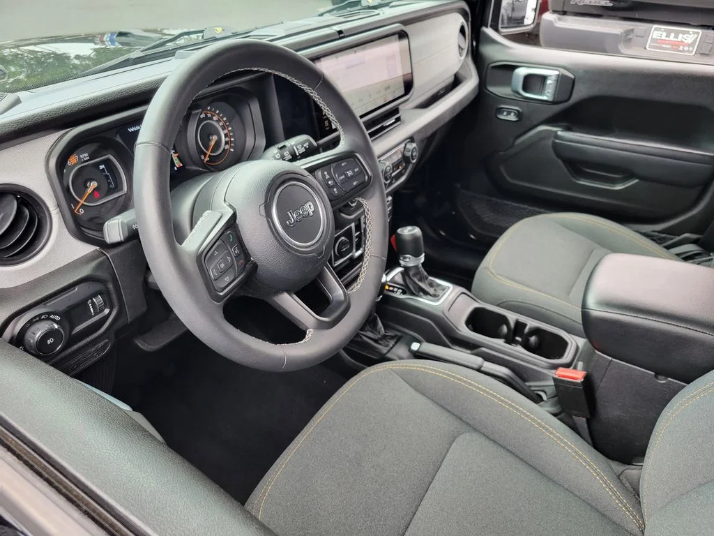 Used 2025 Black Jeep Sport S image 3