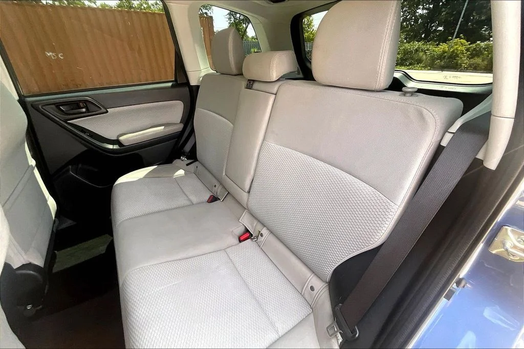 Used 2018 Blue Subaru 2.5i Premium image 25