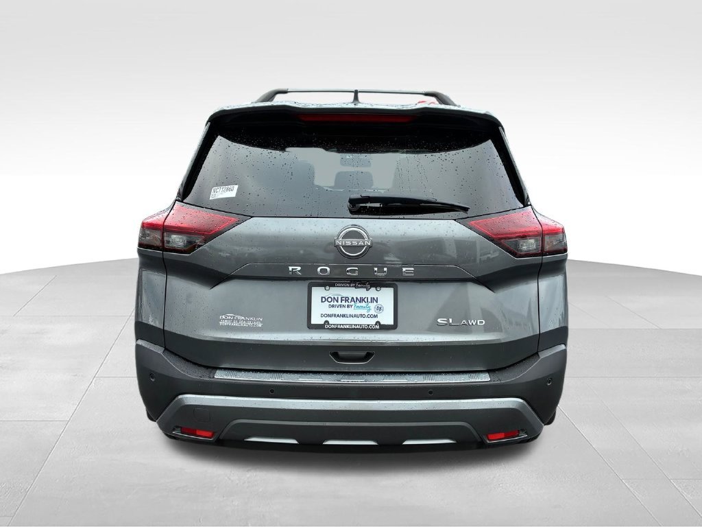 Used 2022 Gray Nissan SL image 3