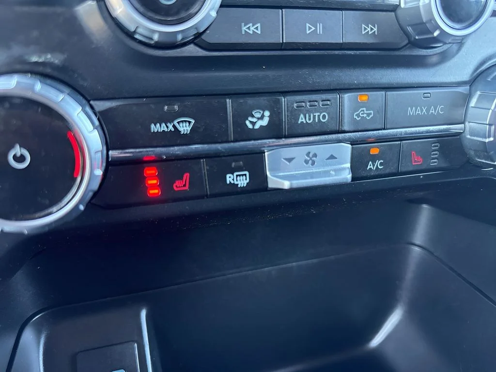 Used 2023 Black Ford XLT image 29