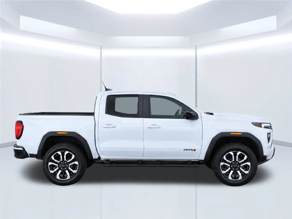 New 2026 White GMC AT4 image 9