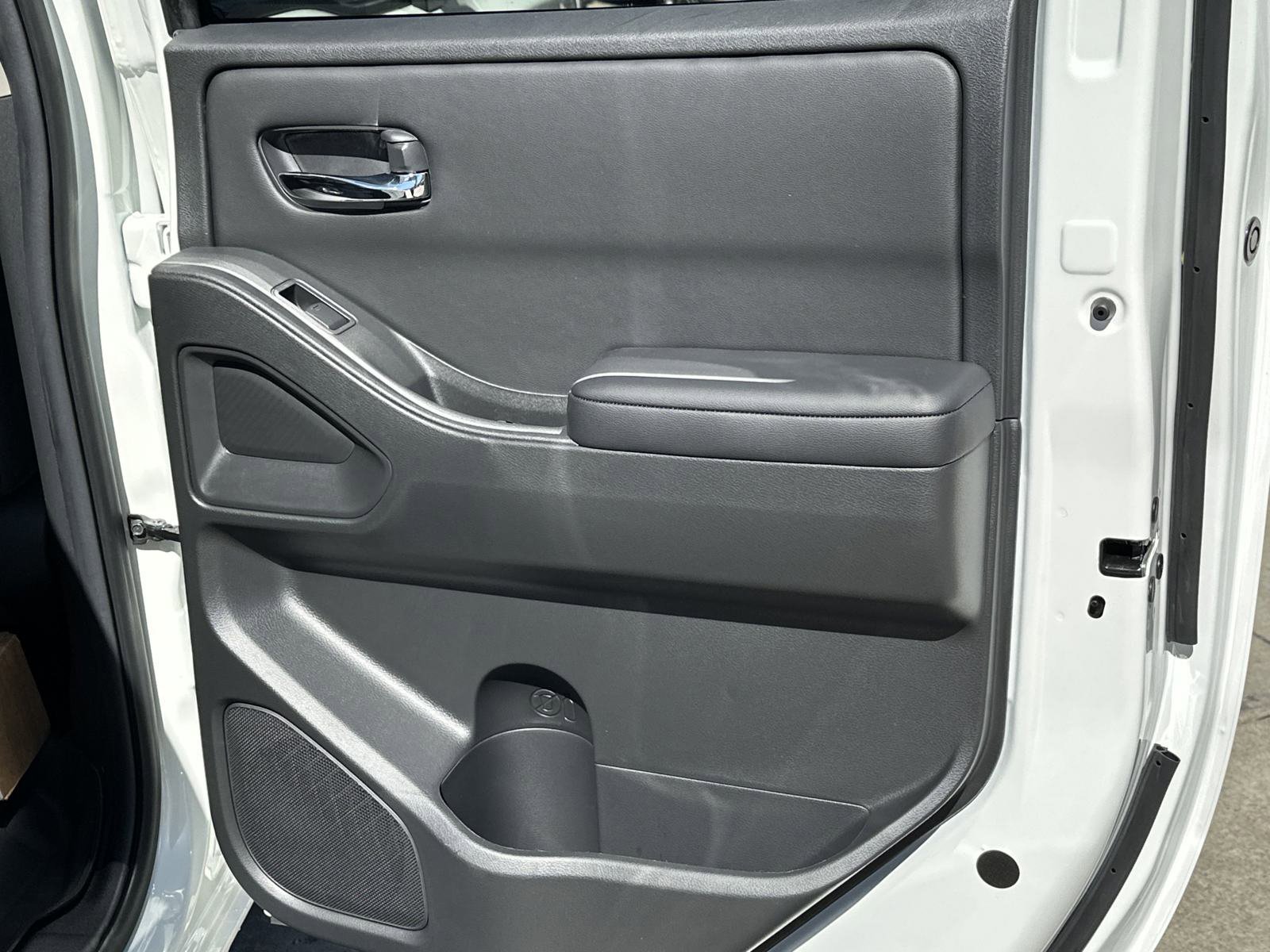 2025 Nissan Frontier SV - Photo 17