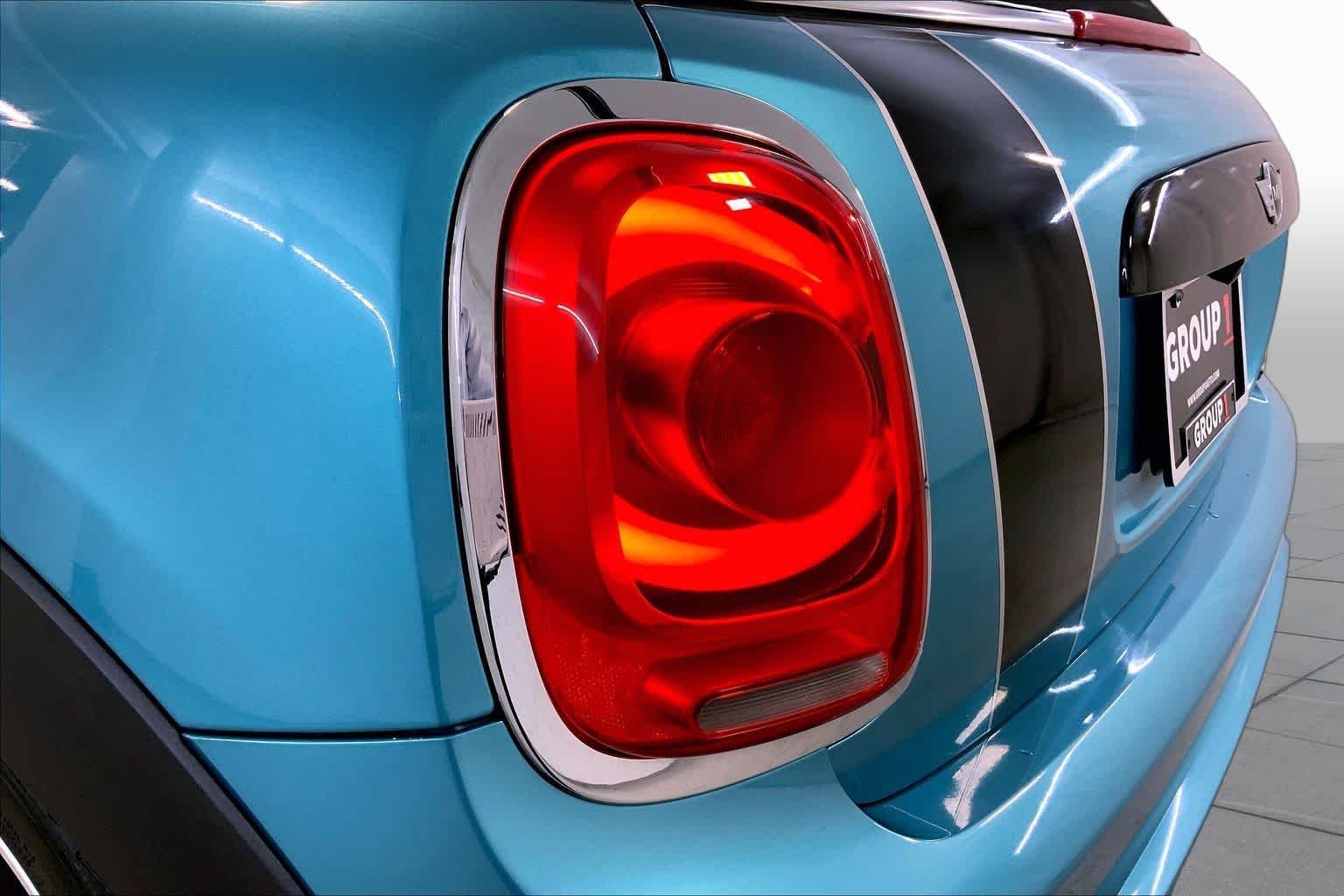 Used 2017 Caribbean Aqua Metallic MINI Cooper S image 28