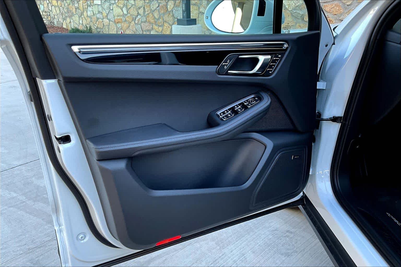 2026 Porsche Macan - Photo 19