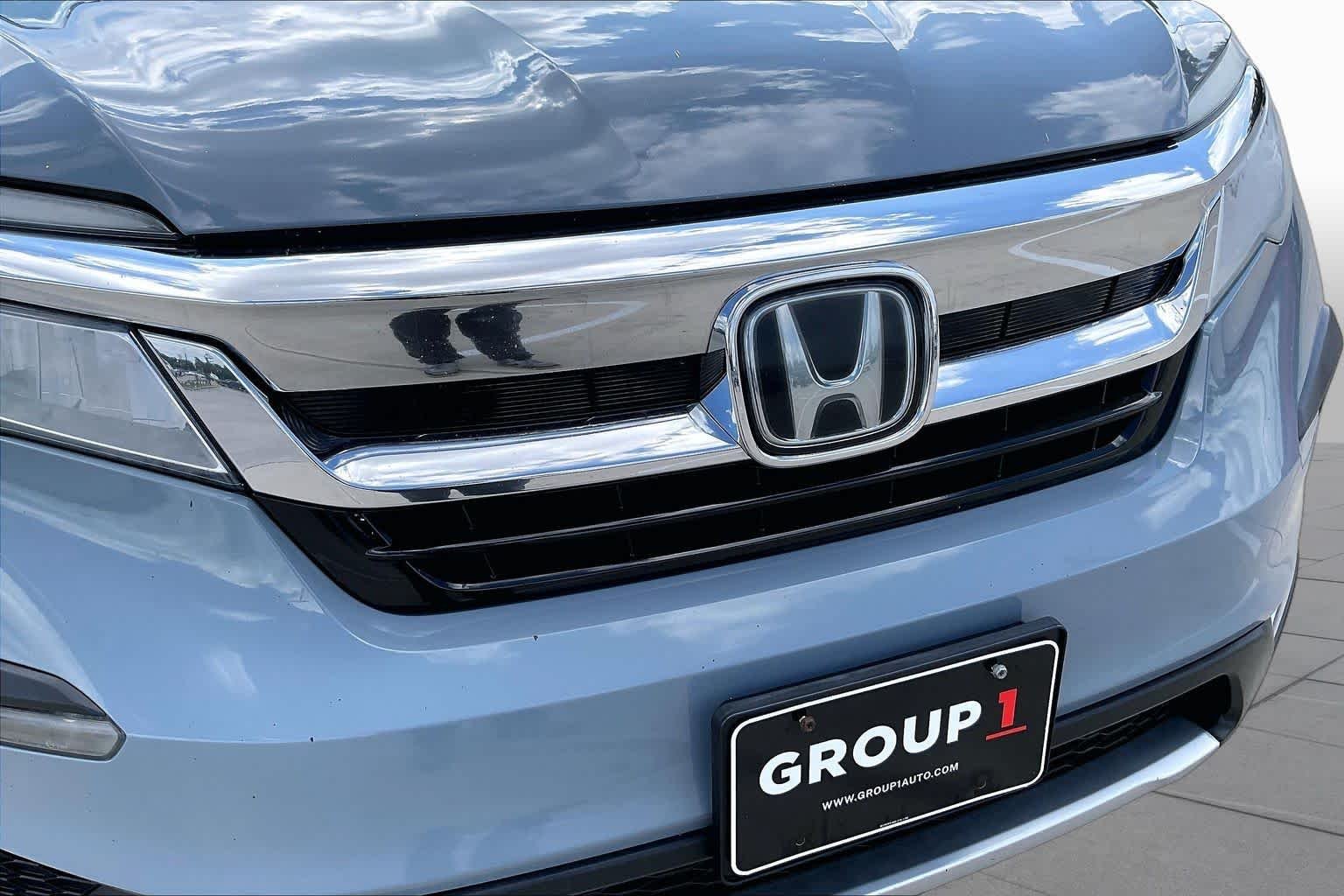 Used 2022 Sonic Gray Pearl Honda Touring 7-Passenger image 30