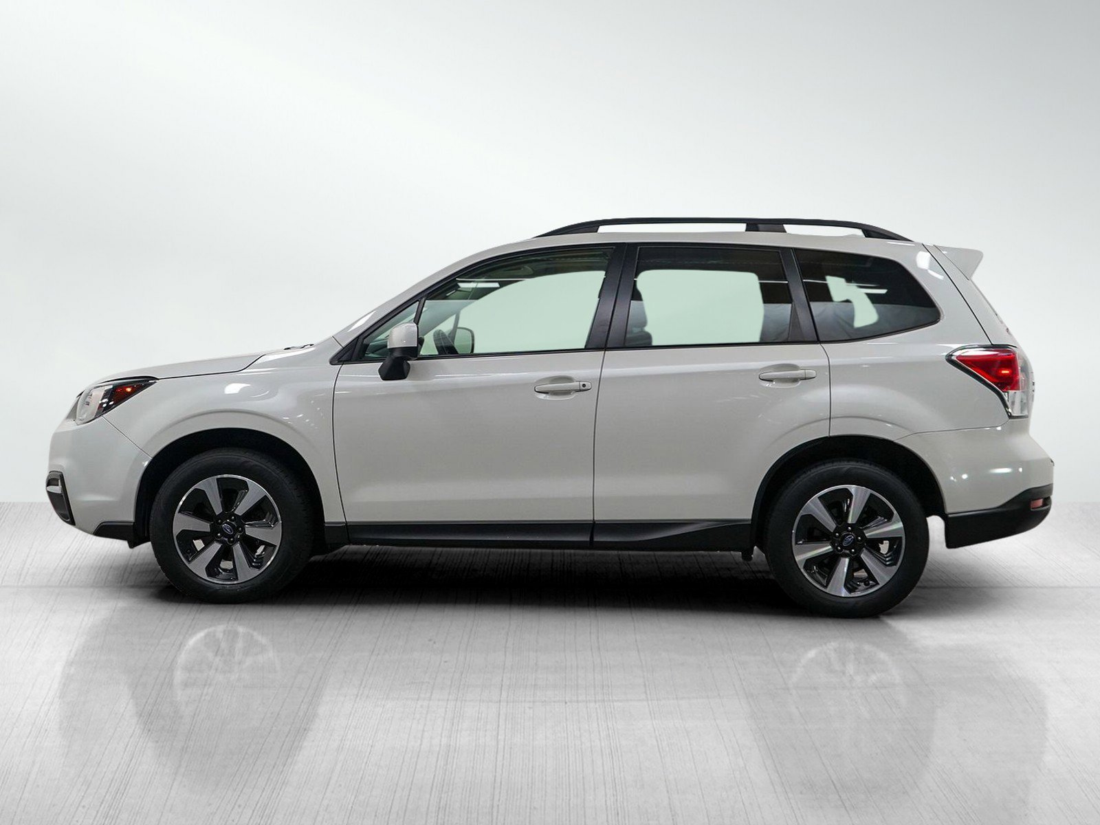 Used 2018 Subaru Forester Premium with VIN JF2SJAEC2JH406297 for sale in Burnsville, Minnesota